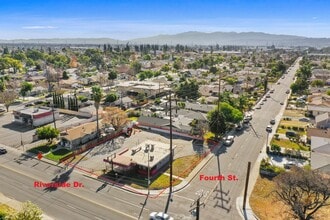 5065 Riverside Dr, Chino, CA à louer Photo intérieure- Image 1 de 11