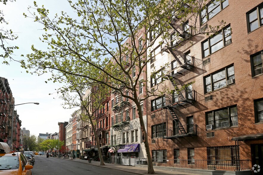 103 Saint Marks Pl, New York, NY for lease - Building Photo - Image 2 of 7
