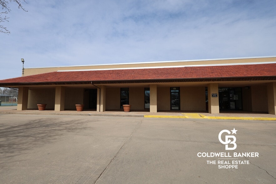 911 N Main St, Garden City, KS for lease - Primary Photo - Image 1 of 28