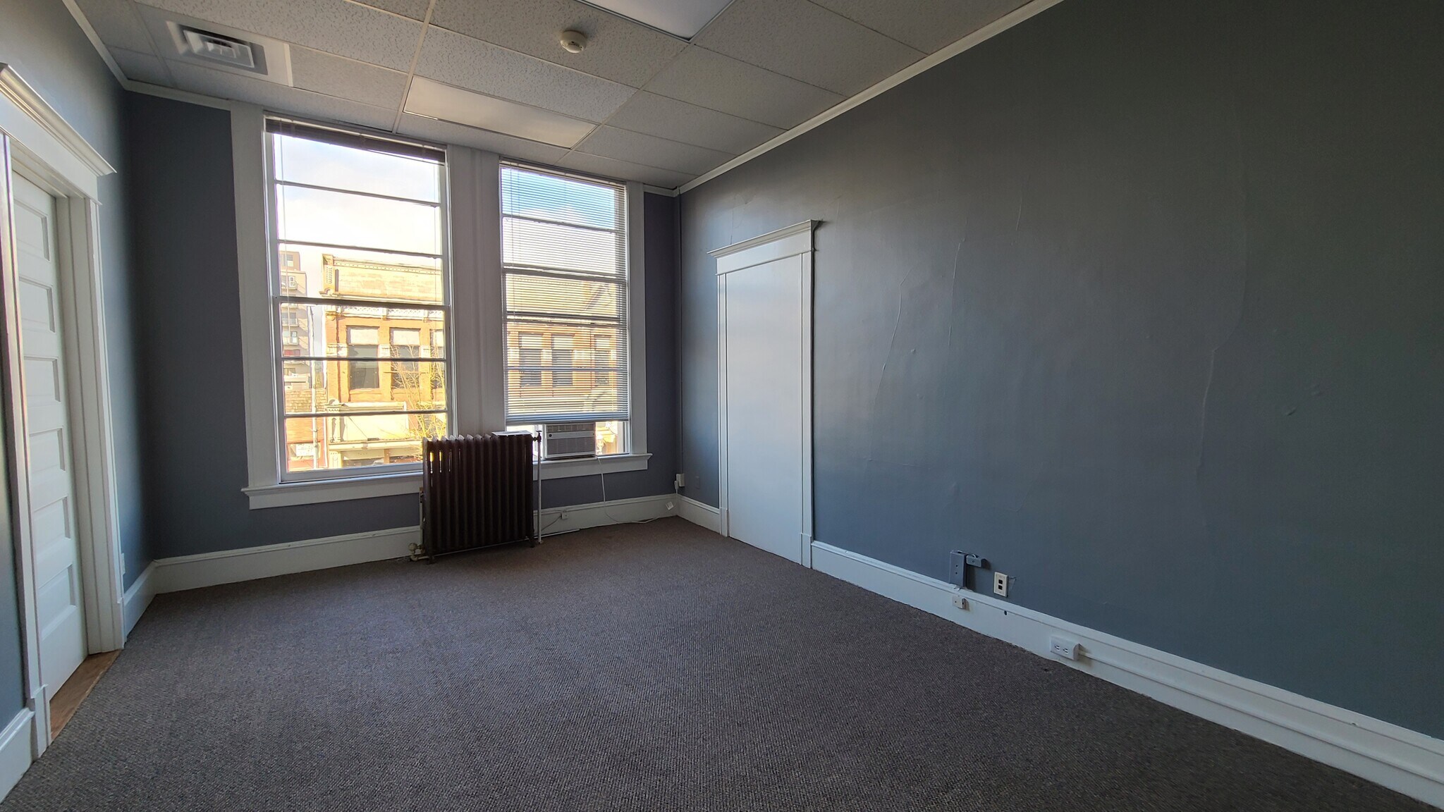 174-188 NE Commercial St, Salem, OR for lease Interior Photo- Image 1 of 4