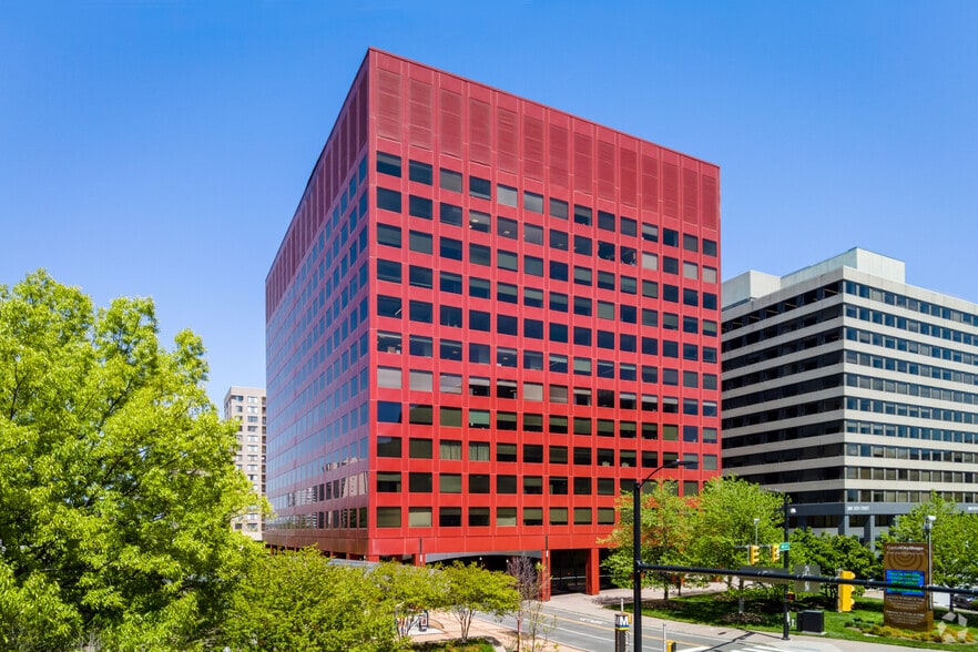 251 18th St S, Arlington, VA for lease - Building Photo - Image 2 of 6