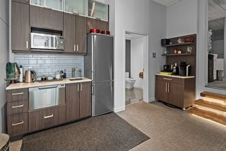 1090 Johnson St, Victoria, BC à louer Photo intérieure- Image 2 de 5