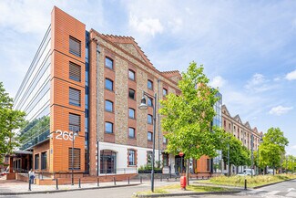 Plus de détails pour 26 Avenue Des Chemins De Fer Industriels, Aubervilliers - Bureau à louer