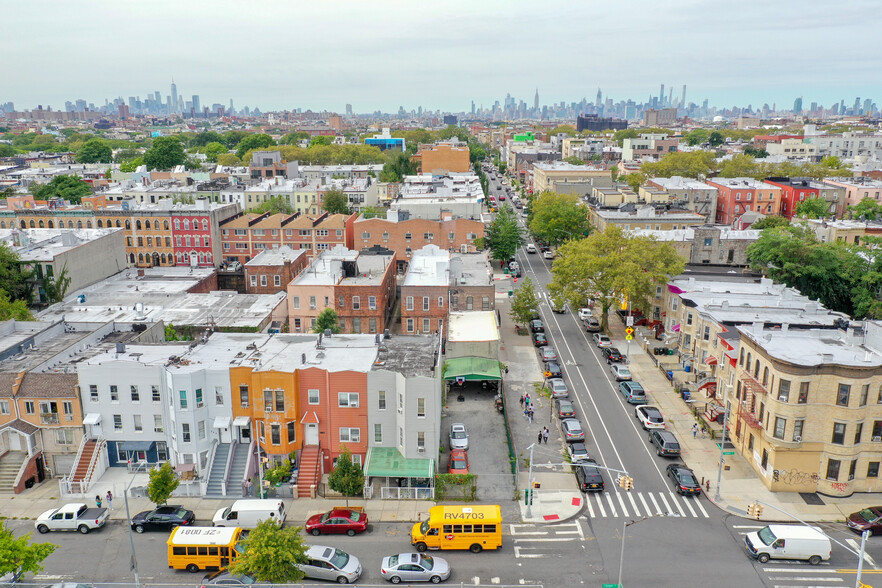 249 Cooper St, Brooklyn, NY à vendre - Photo du bâtiment - Image 1 de 1