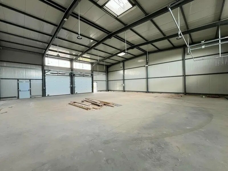 Industrial in Les Arcs for lease Building Photo- Image 1 of 5