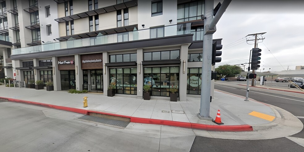 400 N Atlantic Blvd, Monterey Park, CA à louer - Photo du bâtiment - Image 1 de 5
