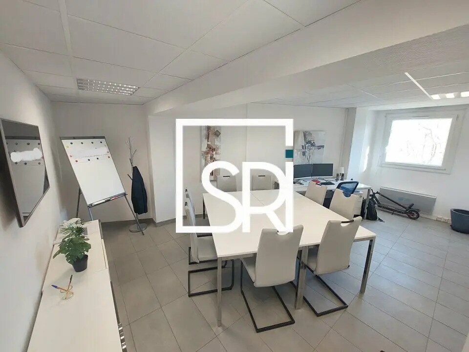 Office in Clermont-Ferrand for sale Building Photo- Image 1 of 11