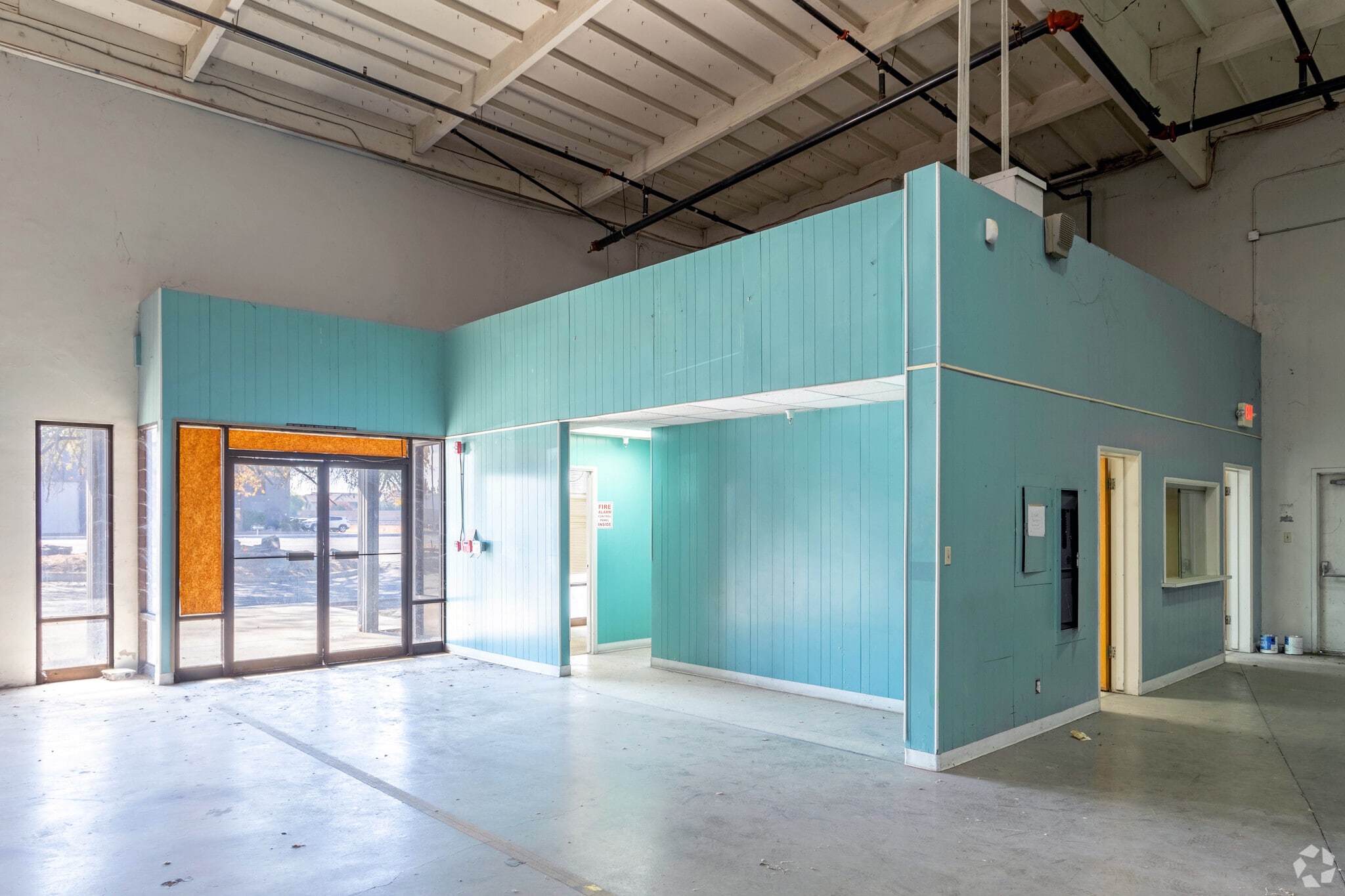 1985 W Olive Ave, Merced, CA for lease Interior Photo- Image 1 of 11