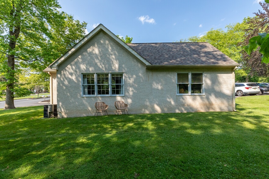 900 Lenmar Dr, Blue Bell, PA for sale - Building Photo - Image 3 of 4