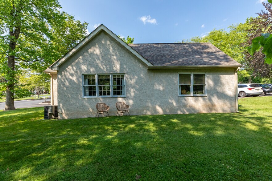 900 Lenmar Dr, Blue Bell, PA à vendre - Photo du bâtiment - Image 3 de 4