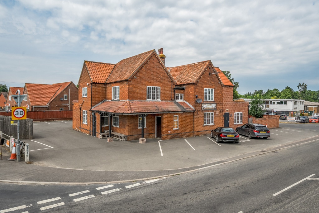 214 Lynn Rd, Wisbech for sale Primary Photo- Image 1 of 3