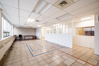 9145 Rue Boivin, Montréal, QC for sale Interior Photo- Image 1 of 3