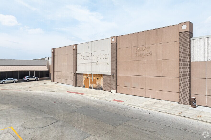 4500-4700 S Damen Ave, Chicago, IL à louer - Photo du bâtiment - Image 3 de 7