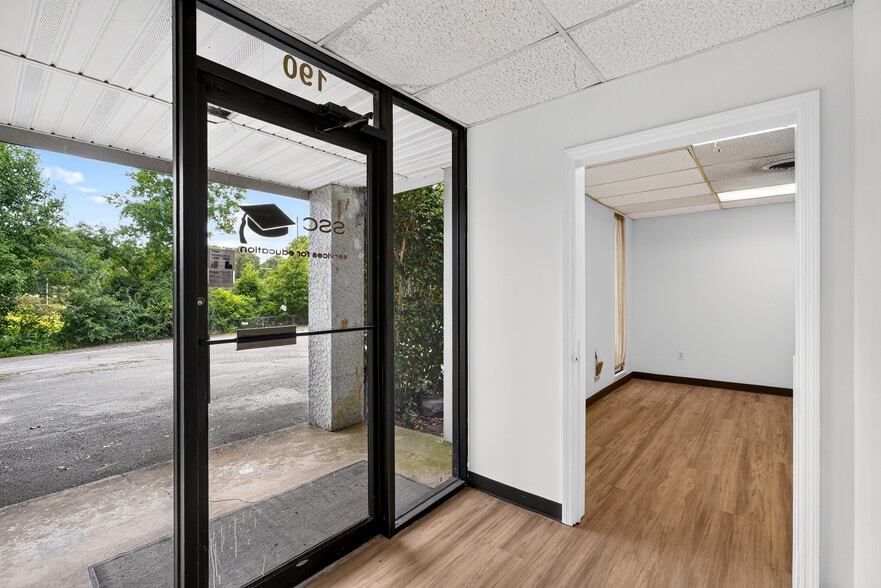 190-192 Metro Dr, Spartanburg, SC for lease - Building Photo - Image 3 of 29
