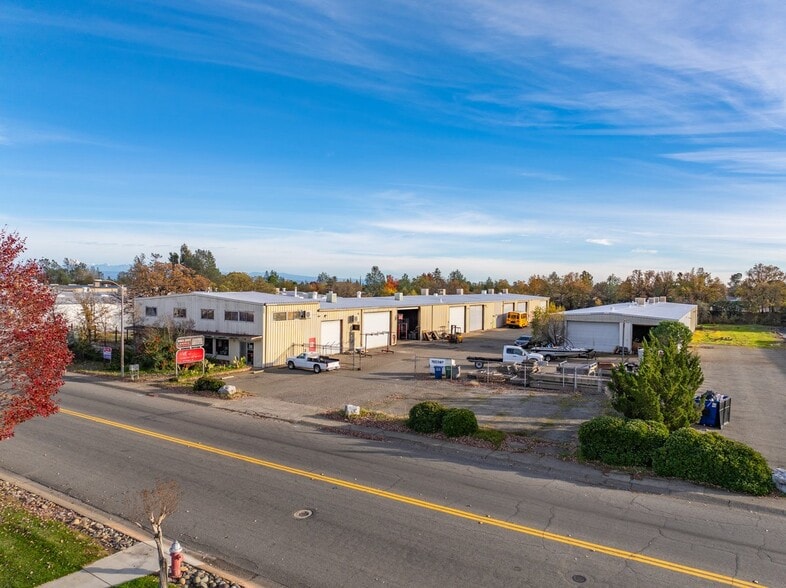4311 Caterpillar Rd, Redding, CA à vendre - Photo du bâtiment - Image 2 de 21