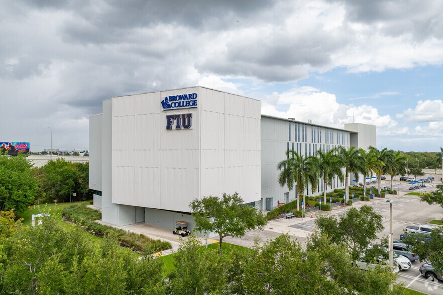 1930 SW 145th Ave, Miramar, FL for lease - Primary Photo - Image 1 of 5