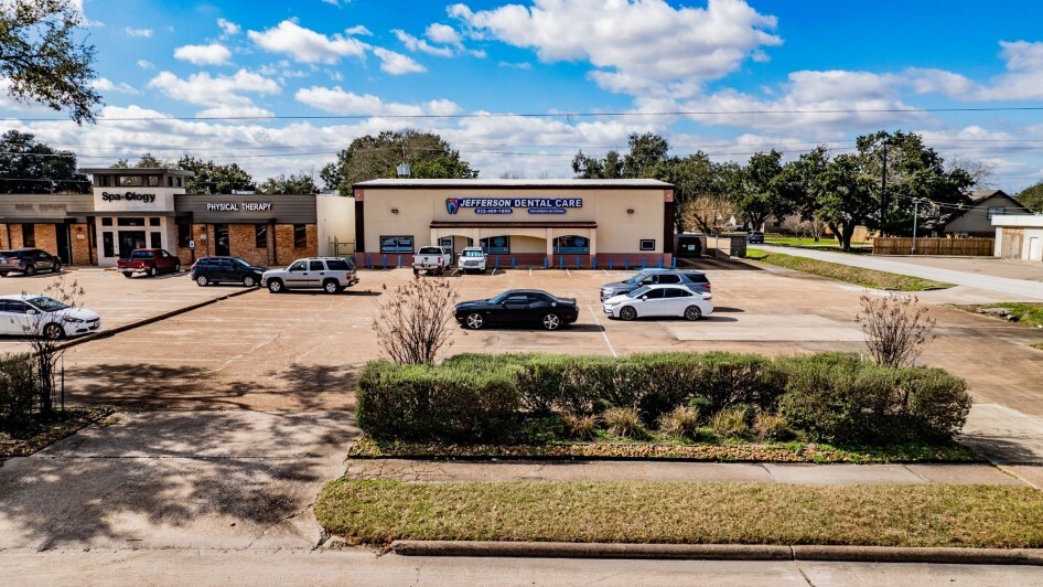 3702 Center St, Deer Park, TX for sale - Building Photo - Image 1 of 1