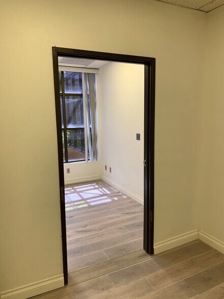 20941-20945 Devonshire St, Chatsworth, CA à louer - Photo intérieure - Image 3 de 26