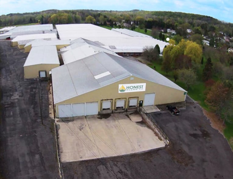 609-621 E Maple Ave, Newark, NY à vendre - Photo du bâtiment - Image 2 de 21