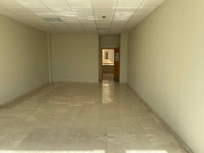 Calle las Golondrinas, 1, Los Barrios, Cádiz for sale - Building Photo - Image 2 of 60