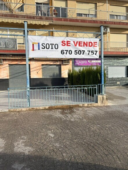 Commerce de détail dans Pinos Puente, Granada à vendre - Photo du bâtiment - Image 3 de 37
