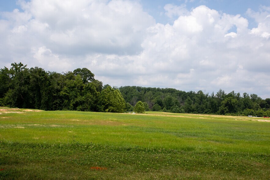 6100 Greenleigh Ave, Middle River, MD à louer - Photo de construction - Image 1 de 3