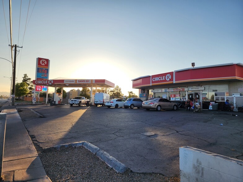 3500 E Charleston Blvd, Las Vegas, NV for sale - Building Photo - Image 1 of 5
