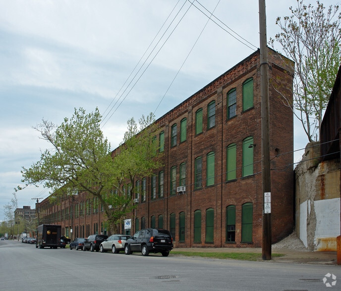 4210 Commerce Ave, Cleveland, OH à vendre - Photo du bâtiment - Image 2 de 2