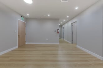 435 N Roxbury Dr, Beverly Hills, CA for lease Interior Photo- Image 2 of 8