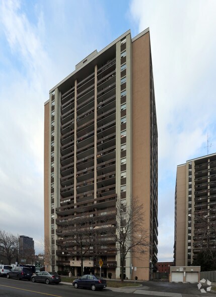 181 John St N, Hamilton, ON à vendre - Photo du bâtiment - Image 3 de 3