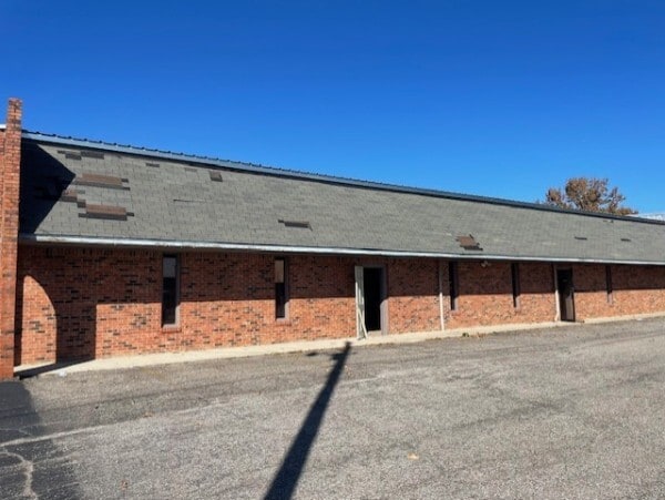 2112 Hollywood Dr, Jackson, TN for sale - Building Photo - Image 2 of 21