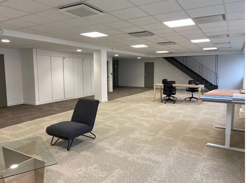 Office in Issy-Les-Moulineaux for sale - Building Photo - Image 2 of 9