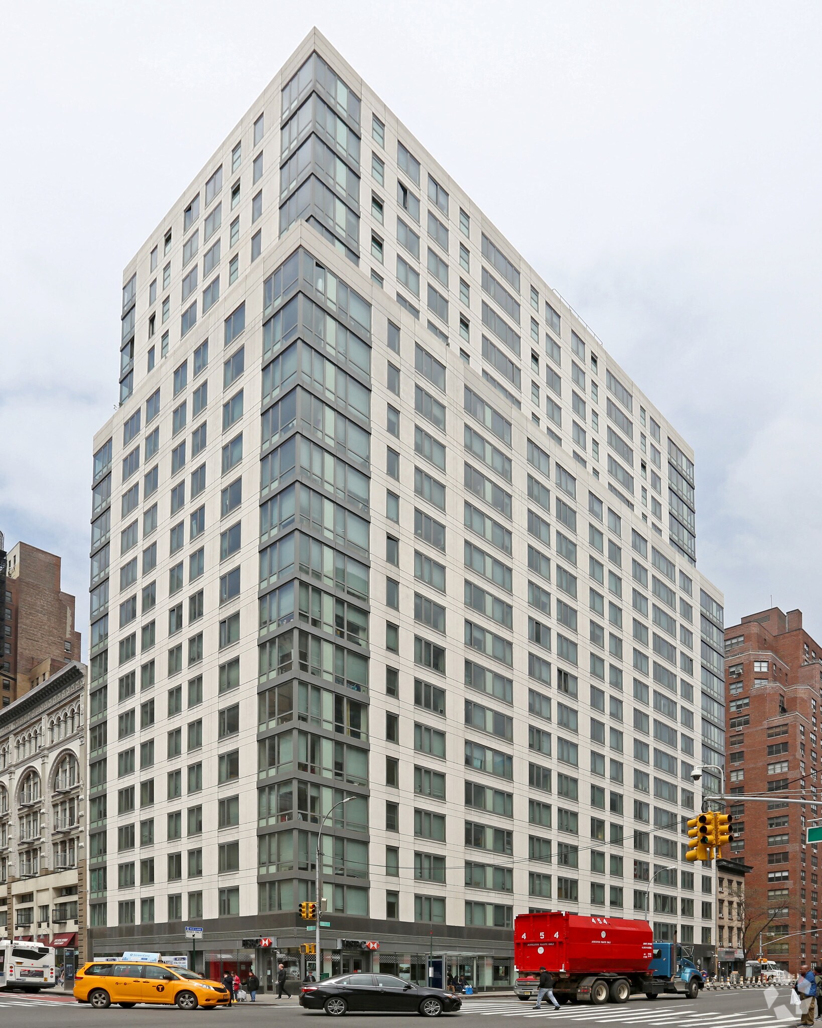 310-316 Third Ave, New York, NY à louer Photo du bâtiment- Image 1 de 7