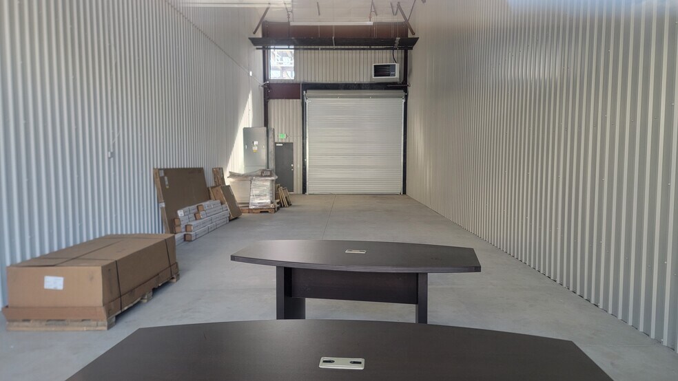 10981 Industrial way, Truckee, CA à louer - Photo du bâtiment - Image 2 de 7