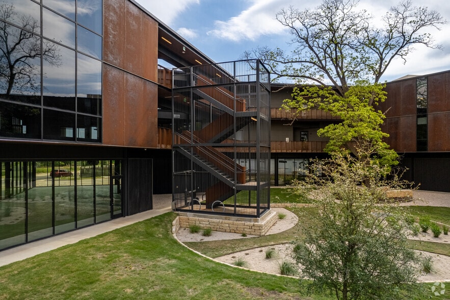 1141 Shady Ln, Austin, TX for lease - Building Photo - Image 2 of 12