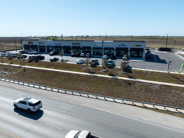 3605 E Loop 1604, Converse, TX à louer - Photo du bâtiment - Image 2 de 5