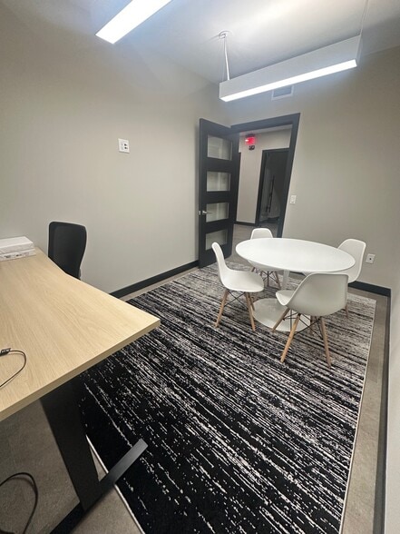 275 Lake St, Wayzata, MN for lease - Interior Photo - Image 3 of 16