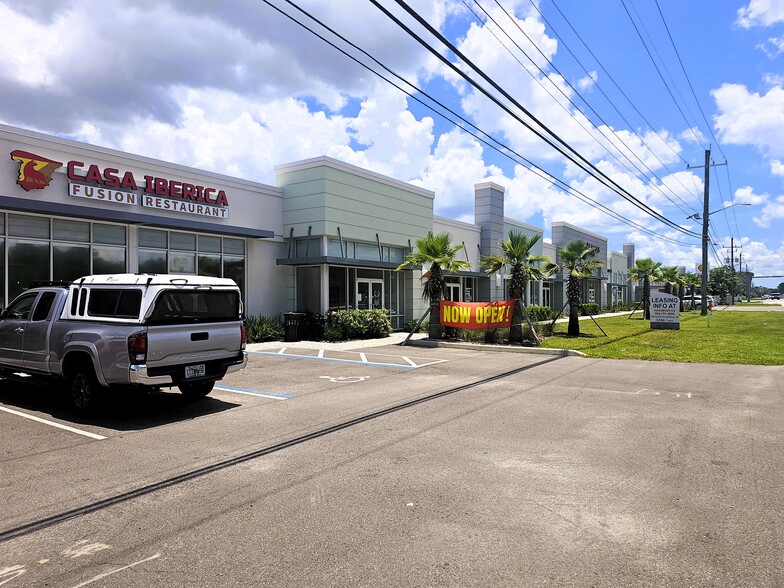 7035 Philips Hwy, Jacksonville, FL for lease - Building Photo - Image 3 of 28
