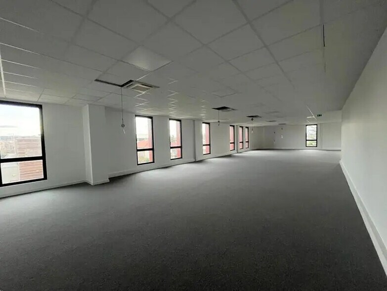 1 Chemin Du Plateau, Dardilly for lease - Building Photo - Image 3 of 9