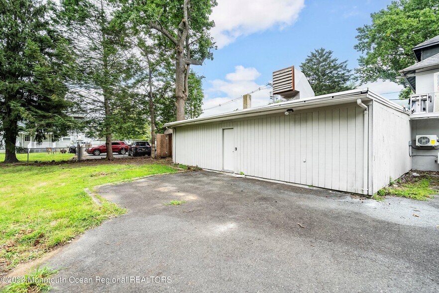 27 Boud Avenue, Farmingdale, NJ à louer - Photo du bâtiment - Image 3 de 8