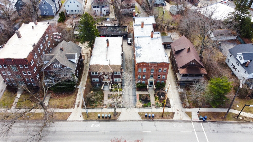 17 Units - The Wilroy and Elite Manor portfolio of 2 properties for sale on LoopNet.ca - Building Photo - Image 1 of 10