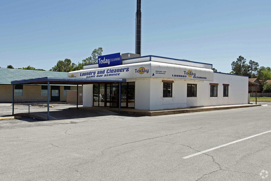 1404 W Lindsey St, Norman, OK for lease - Building Photo - Image 1 of 23