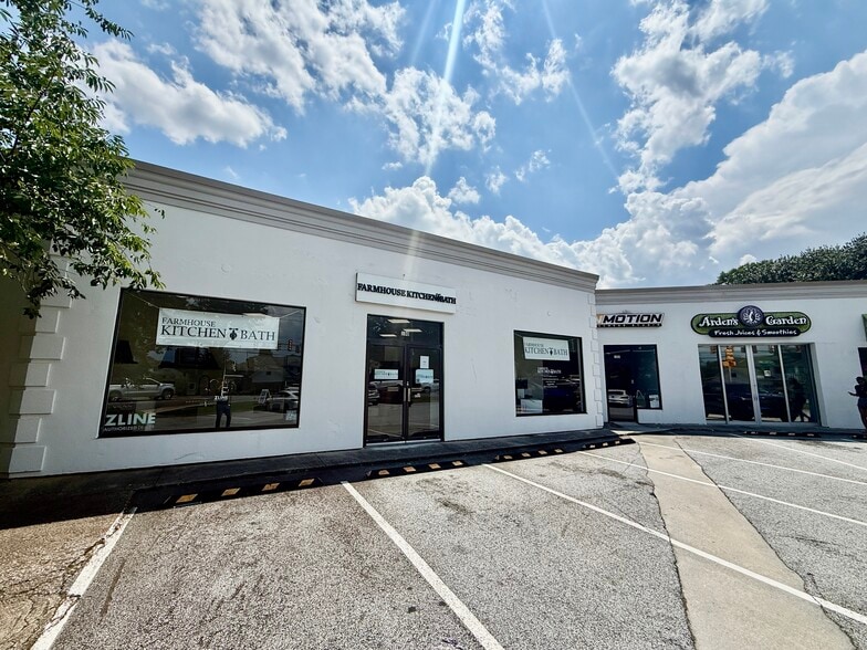 4338 Paces Ferry Rd SE, Atlanta, GA à louer - Photo du bâtiment - Image 3 de 14