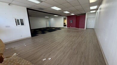 2220 N Moorpark Rd, Thousand Oaks, CA for lease Interior Photo- Image 1 of 3