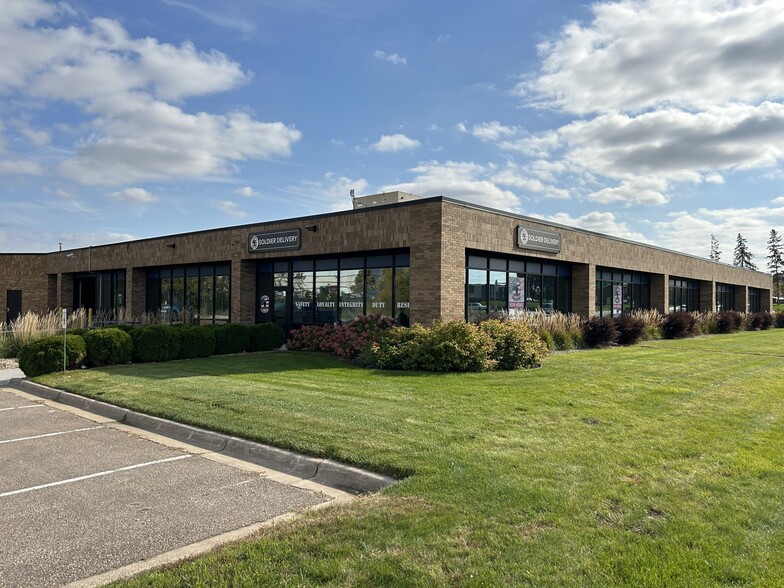 1385 Mendota Heights Rd, Mendota Heights, MN for lease - Building Photo - Image 1 of 9