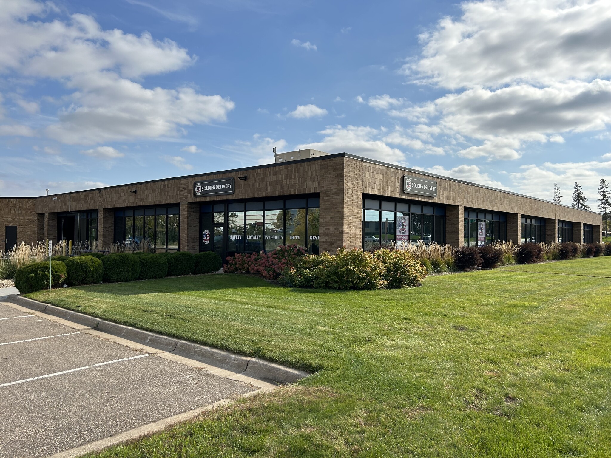 1385 Mendota Heights Rd, Mendota Heights, MN for lease Building Photo- Image 1 of 10