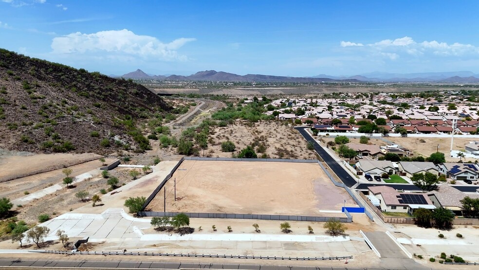 4218 W Beardsley Rd, Glendale, AZ à vendre - Vidéo sur l’inscription commerciale - Image 2 de 6