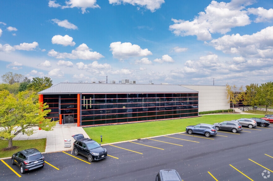 10400 N Enterprise Dr, Mequon, WI for sale - Building Photo - Image 1 of 12