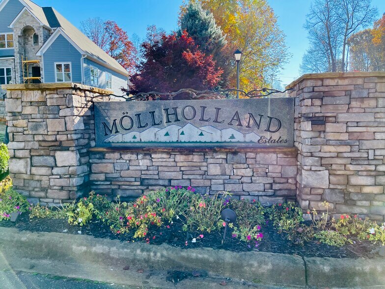 Mollholland Blvd, Morganton, NC à vendre - Photo du bâtiment - Image 3 de 18