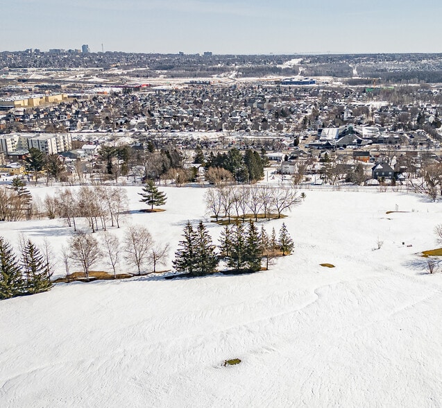 1418 Rte De L'aéroport, Québec, QC à vendre - Photo du bâtiment - Image 2 de 4